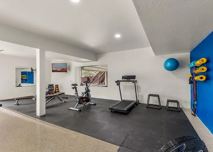 Large Spanish -hot Tub- Pool -gym- Game *