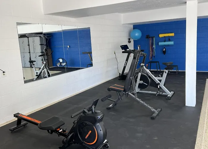 Large Spanish -hot Tub- Pool -gym- Game